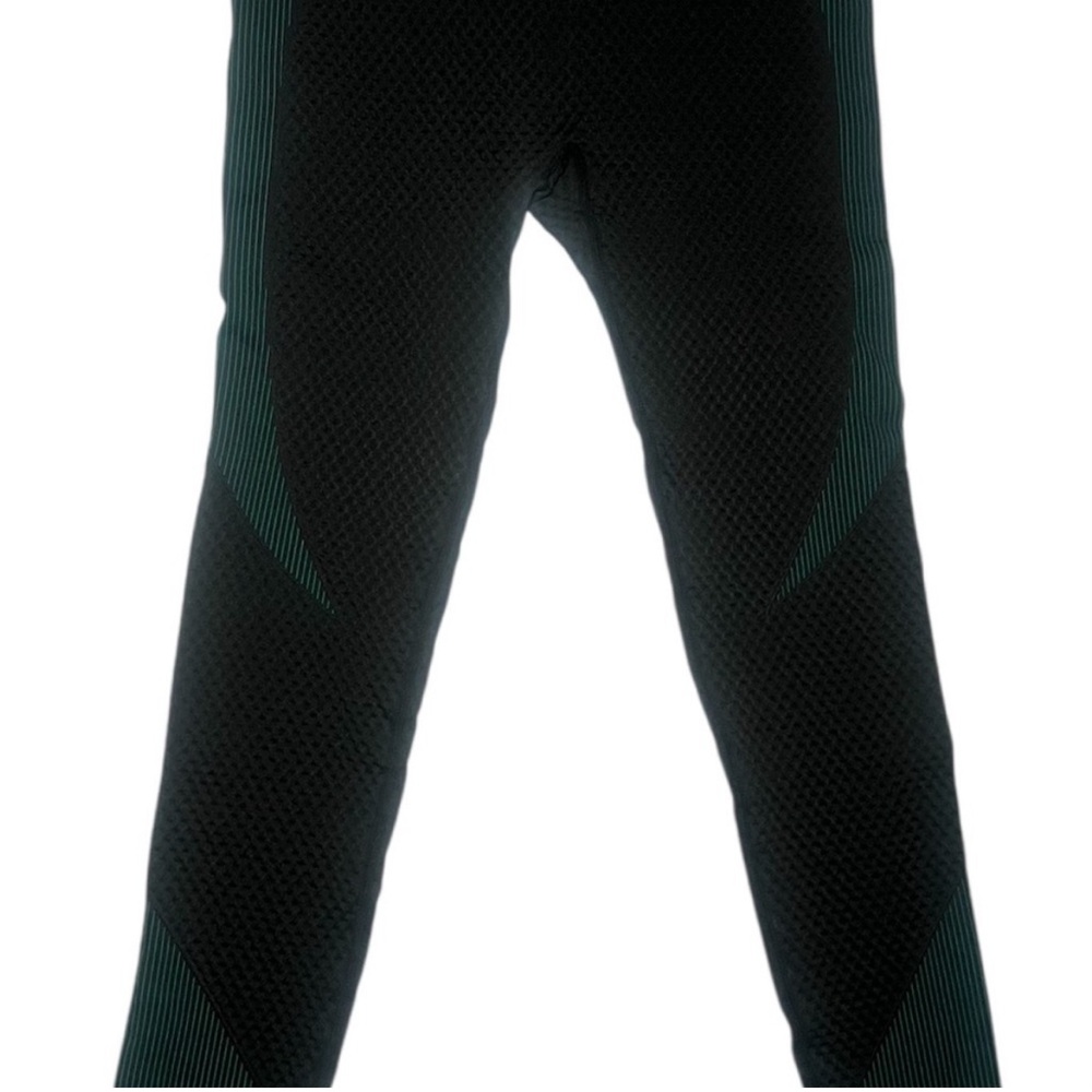 2-Piece Activewear Set - Sports Bra & High-Waist Leggings - Black/Green
Set - Picture 4 of 6